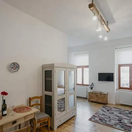 3, Suvorovova 158 Apartamento *