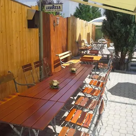 Lägenhet 3, Suvorovova 158 *